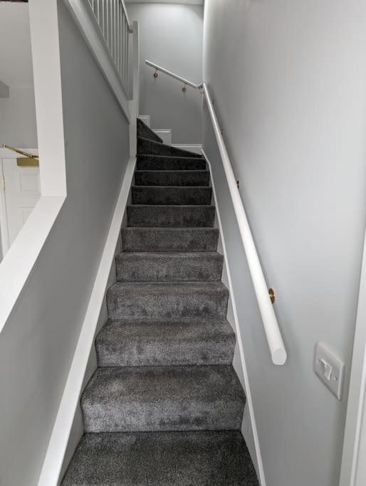 31 High Street - Modern & Stylish 2-Bed Apartment - Inc Parking Husbands Bosworth Bagian luar foto