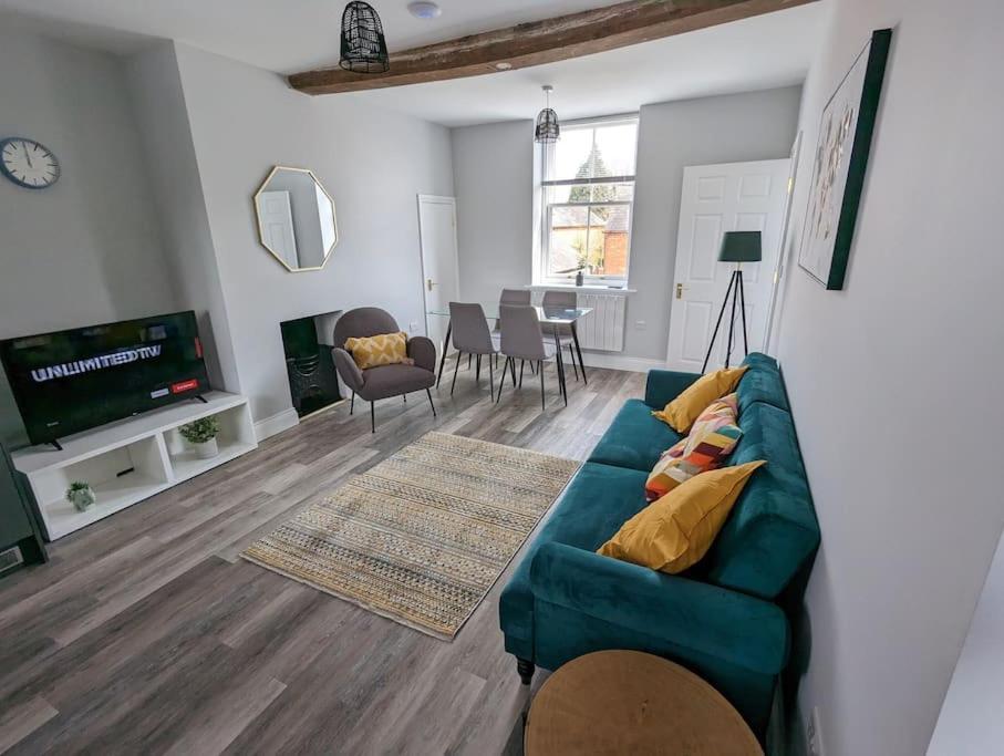 31 High Street - Modern & Stylish 2-Bed Apartment - Inc Parking Husbands Bosworth Bagian luar foto