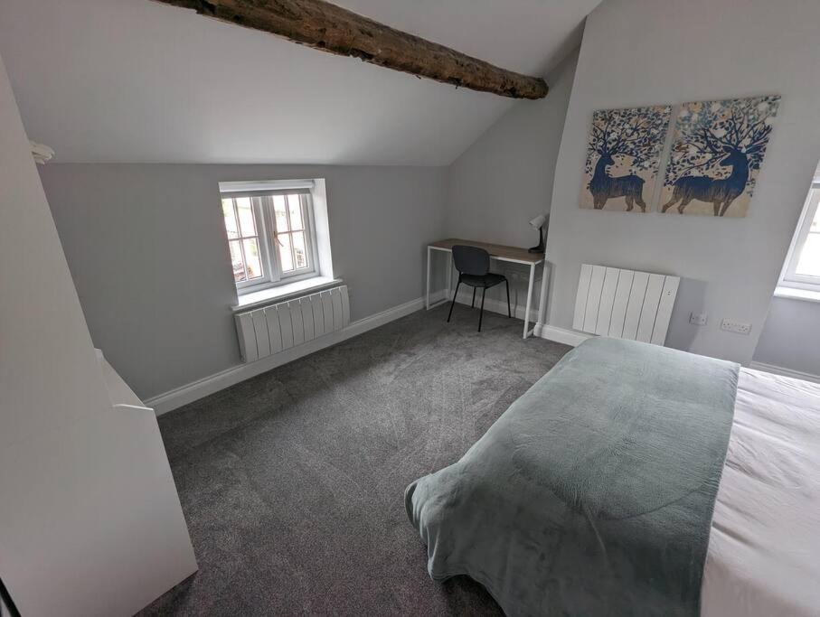 31 High Street - Modern & Stylish 2-Bed Apartment - Inc Parking Husbands Bosworth Bagian luar foto