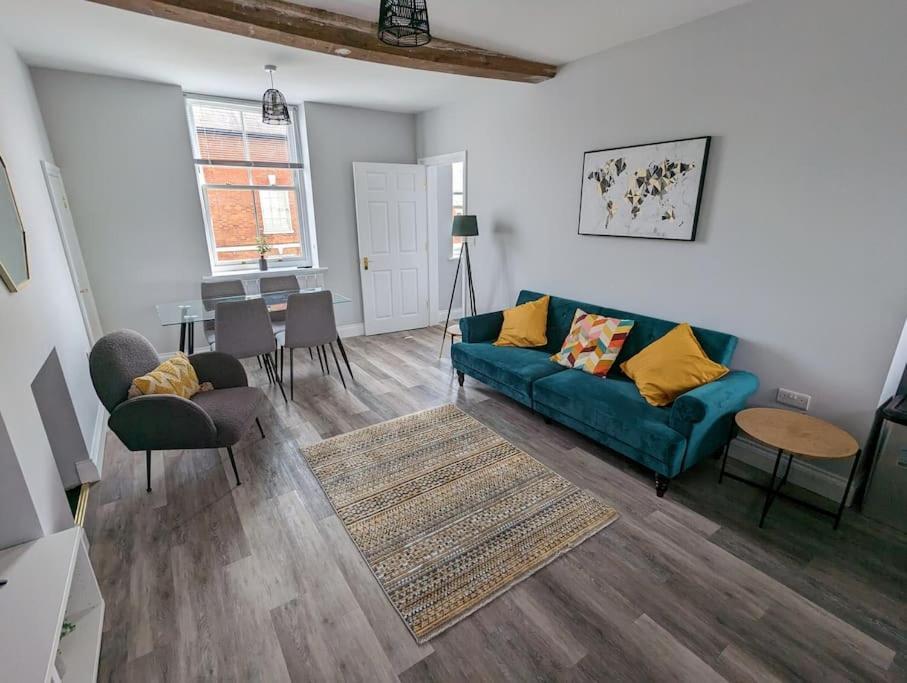 31 High Street - Modern & Stylish 2-Bed Apartment - Inc Parking Husbands Bosworth Bagian luar foto
